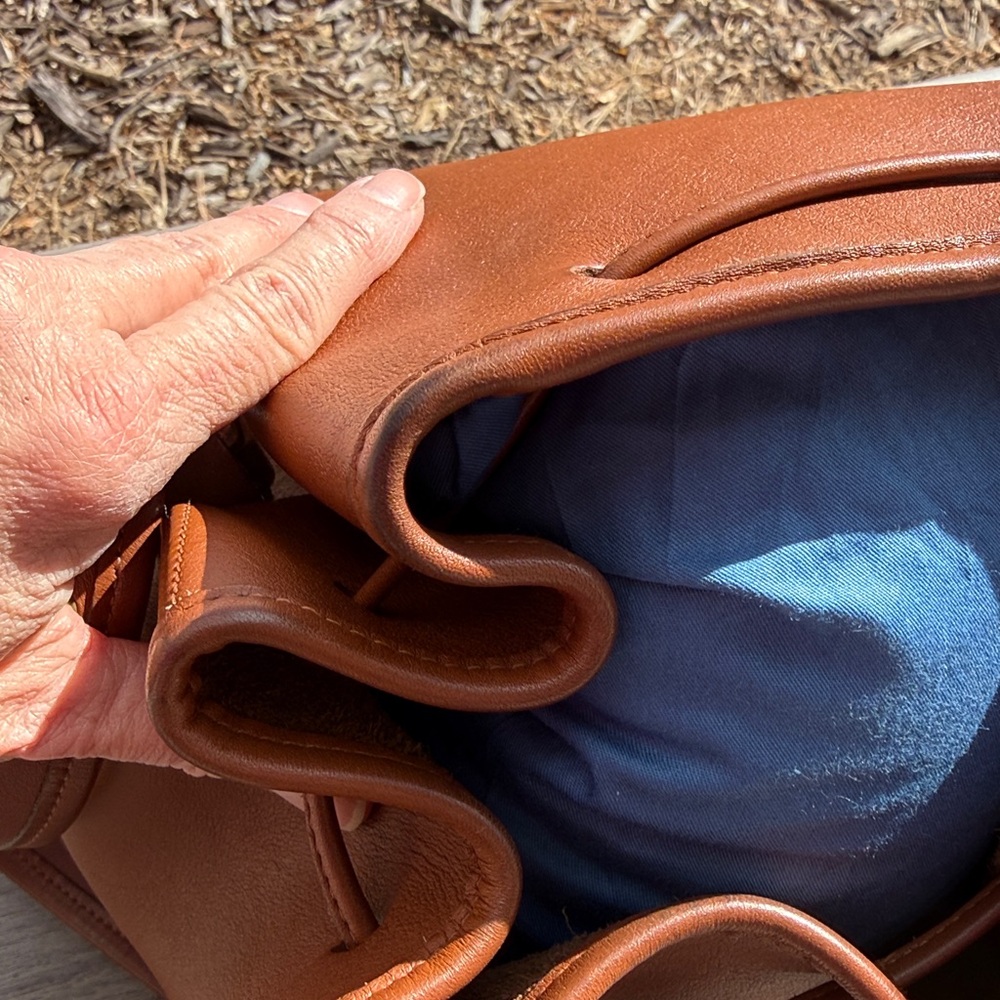 Vintage Coach Legacy Lula Bucket Bag in British Tan - Picture 5 of 16